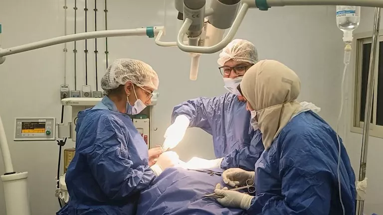 استئصال ورم .. فريق جراحي بمستشفى مغاغة المركزي ينهي معاناة شابة