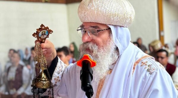 الأنبا أباكير يترأس قداس ولقان عيد الرسل بكنيسة الأنبا بولا في ستوكهولم