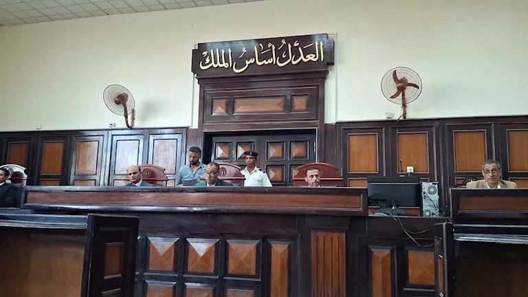السجن 10 سنوات لـ 6 متهمين بسرقة مدرسة بأسيوط | ضي النهار السجن 10 سنوات لـ 6 متهمين بسرقة مدرسة بأسيوط