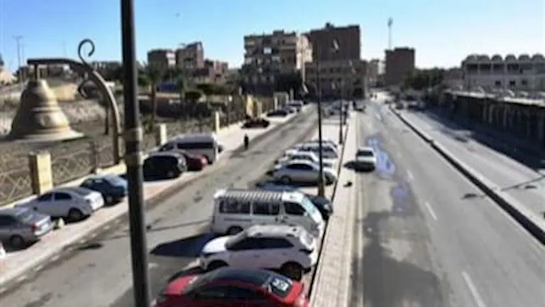 السيولة المرورية أولًا.. إجراءات جديدة في الشارع الجديد بأسوان (صور)