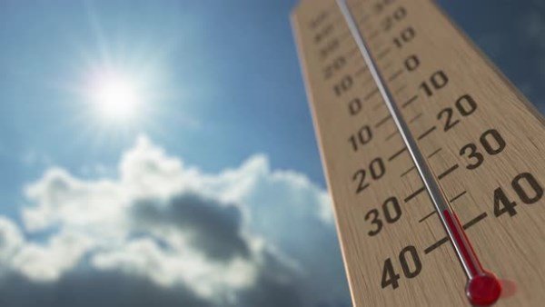 الطقس اليوم.. أجواء شديدة الحرارة وأمواج البحر مضطربة