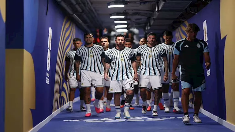 الكشف عن طاقم تحكيم مباراة الأرجنتين وإنجلترا في كأس العالم 2026