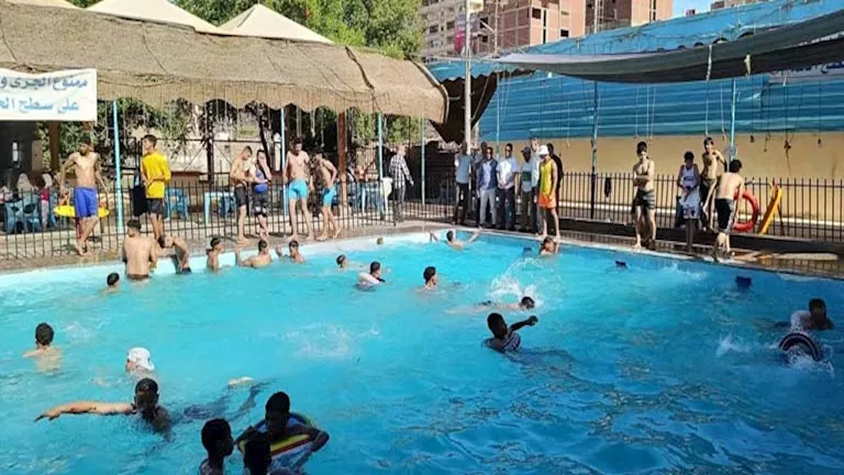 النيابة تحقق في إصابة 4 أطفال باختناق داخل حمام سباحة بنادي شهير