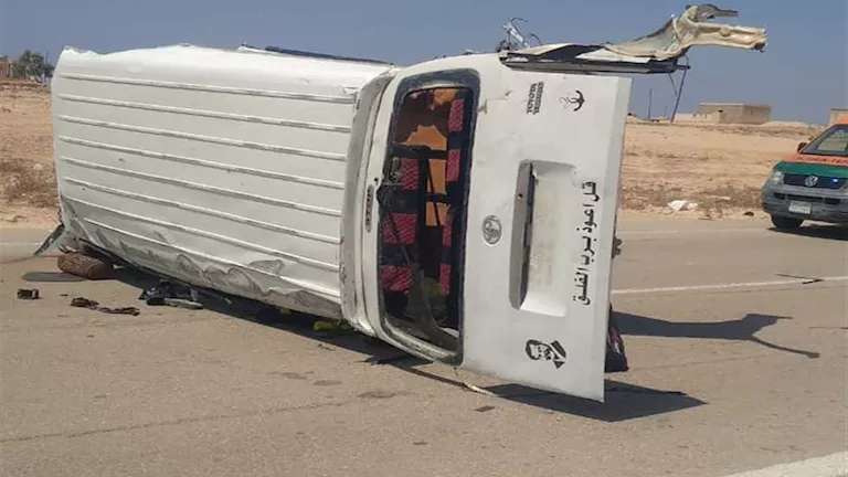بالأسماء.. إصابة 9 أشخاص في انقلاب ميكروباص جنوب المنيا