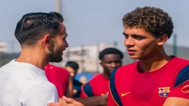 بالصور.. حمزة عبد الكريم يستقبل بطل العالم في مران برشلونة