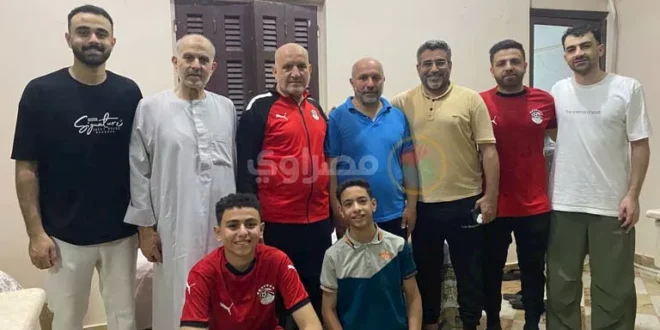 بعد تسديده أول ركله..فرحة بين أسرة لاعب المنتخب محمود صابر - فيديو وصو