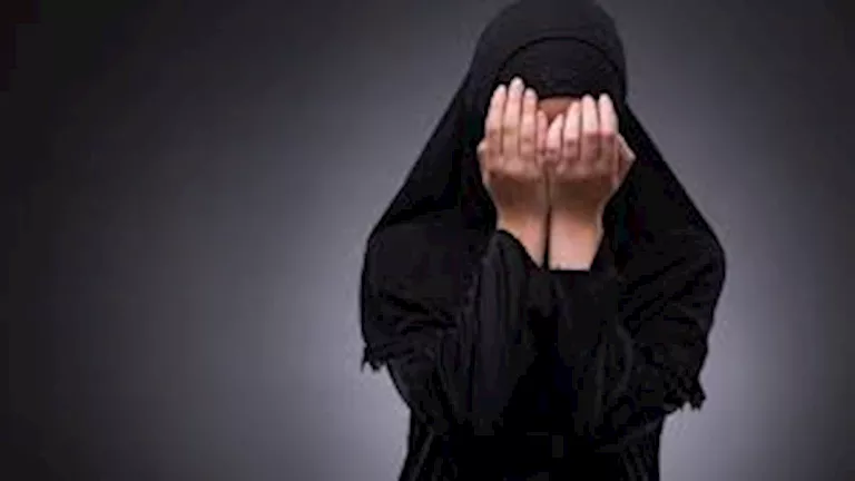"بيجبرها تطلع لايف".. سيدة تكشف نشاط زوجها المشبوه في باب الشعرية