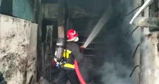 بين الاختناق والكسور.. إصابة 6 أشخاص في حريق فرن دوكو بدمنهور (صور)