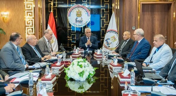 تأهيل الكوادر الفنية والقيادية أولوية لدعم التطوير وزيادة الإنتاجية