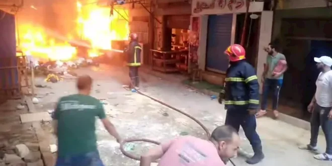 حريق يلتهم شقة ومحالًا تجارية بسوق الفلكي في الإسكندرية (فيديو وصور)