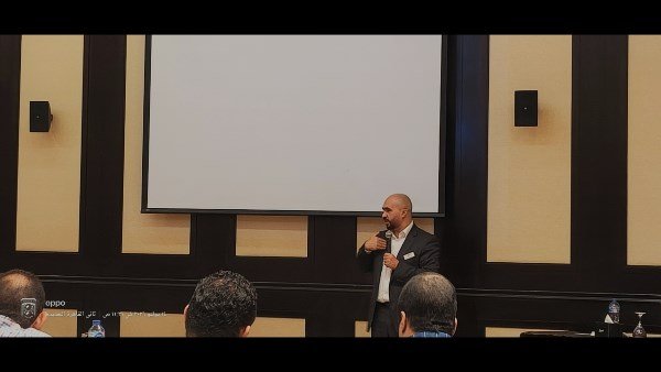 خلال مؤتمر صحفى بالقاهرة.. الذكاء الاصطناعي يحول كاميرات المراقبة إلى أداة لزيادة الأرباح.. ومصر مؤهلة لتوطين الصناعة