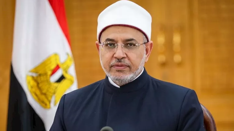 لماذا نقول" ربنا" بصيغة الجمع؟.. رئيس جامعة الأزهر يجيب | ضي النهار رئيس جامعة الأزهر: آية «يا أرض ابلعي ماءك» من أعظم نماذج الإعجاز البلا
