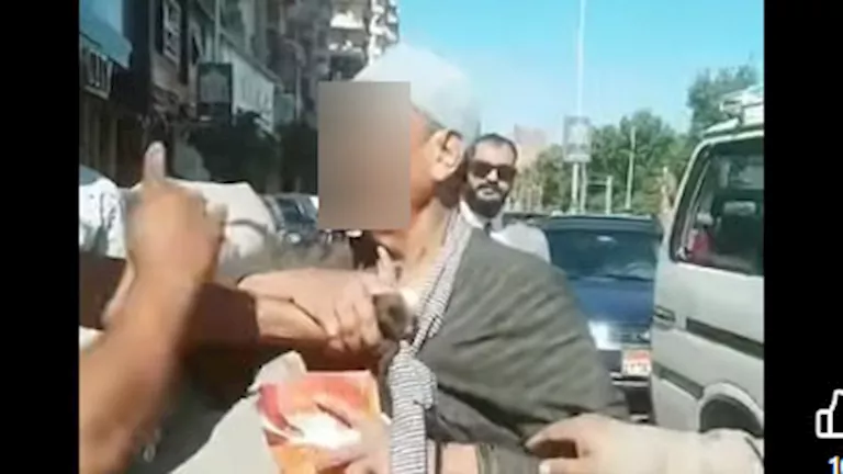 رسميًا.. فتاة تتهم مسنًا بمضايقتها داخل سيارة أجرة في سوهاج