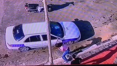 سحلها وقطع شعرها.. فيديو متداول لاعتداء شاب على فتاة ببورسعيد