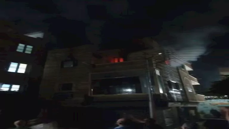 "سوبر مان 15 مايو".. شاب ينقذ 3 أطفال من حريق شقة بالقاهرة