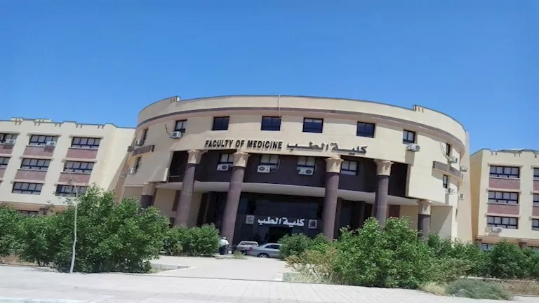 صدمة في جامعة قنا.. رسوب ثلثي طلاب الفرقة الأولى بكلية الطب البشري