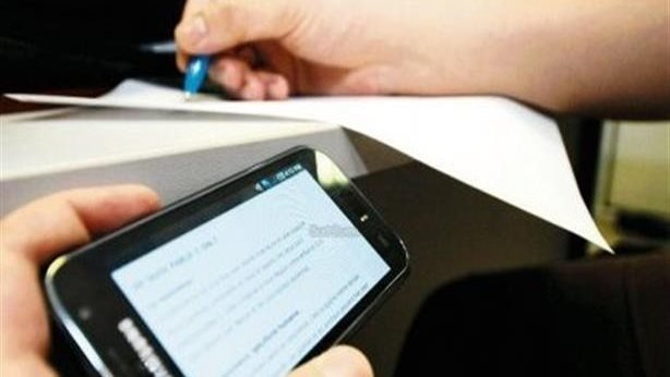 ضبط طالب أثناء محاولة الغش الاكتروني في امتحان التاريخ ثانوية عامة 2026
