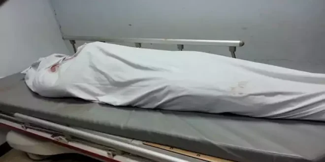 "طرد أبناءه أولًا".. كيف أنهى عامل رحلة انتظار 3 سنوات بعدة طعنات في م