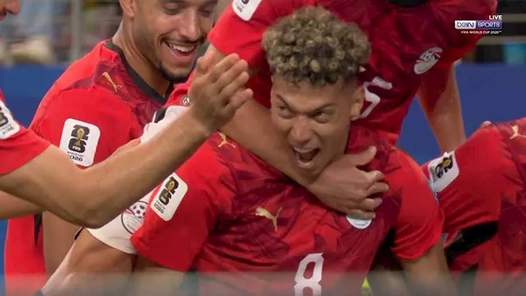 عاشور يكتب التاريخ ويقود مصر للتقدم على أستراليا في الشوط الأول