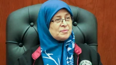 عالمة بالأزهر تحسم رأي الشرع في خدمة المرأة لزوجها وأولادها..