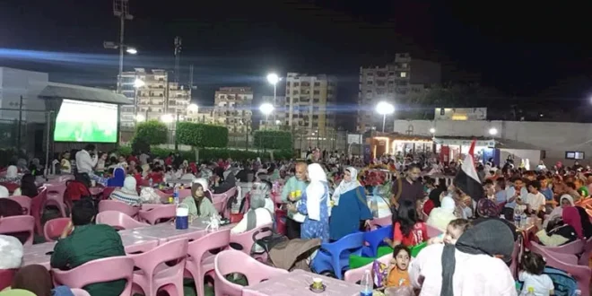 فرحة هستيرية لجماهير بني سويف بعد تقدم مصر على أستراليا (صور)