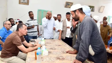 في لقاء جماهيري.. محافظ أسوان يناقش مشكلات أهالي العدوة بإدفو (صور)