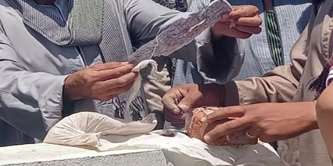 فيديو متداول يوثق مزاعم العثور على أعمال سحر بمقابر أسيوط (صور)