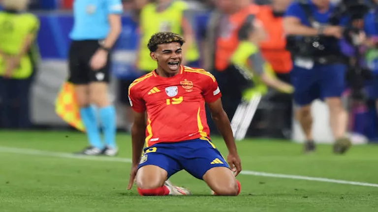 فيفا يعلن حكام مباراة إسبانيا وبلجيكا في ربع نهائي كأس العالم 2026
