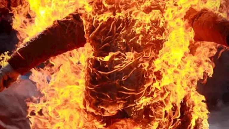 لغز اشتعال النار بشخصين بجوار جهاز حدائق أكتوبر.. والمباحث تتحرك | ضي النهار لغز اشتعال النار بشخصين بجوار جهاز حدائق أكتوبر.. والمباحث تتحرك