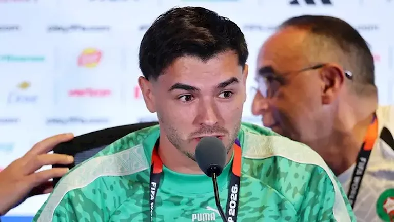 "لماذا ضربتني؟".. مشادة بين صحفيين تربك مؤتمر المغرب في كأس العالم