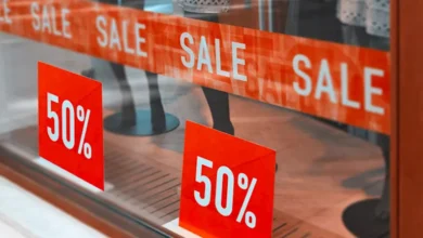 ما حكم الخصومات الوهمية على السلع لسرعة بيعها؟.. الأزهر للفتوى يحذر