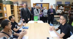 محافظ الوادي الجديد تبحث تطوير مكتبة مصر العامة بالخارجة