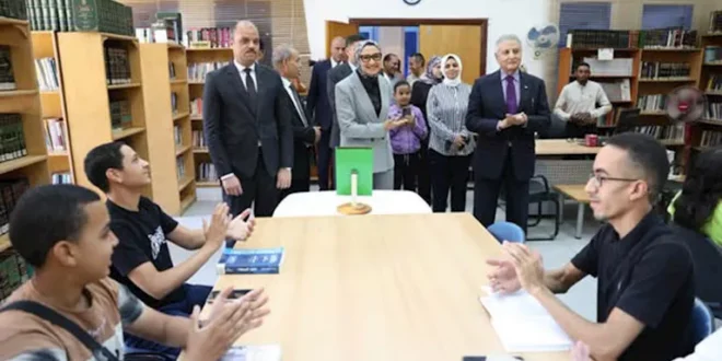 محافظ الوادي الجديد تبحث تطوير مكتبة مصر العامة بالخارجة