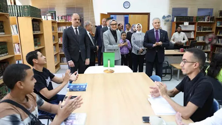 محافظ الوادي الجديد تبحث تطوير مكتبة مصر العامة بالخارجة