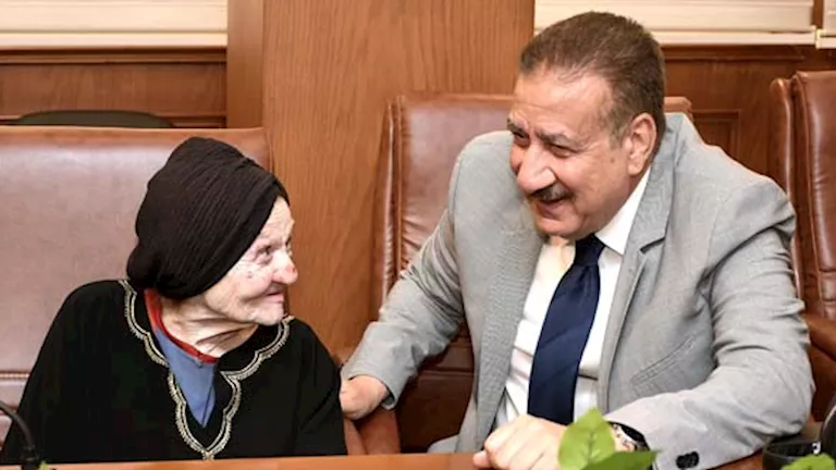 محافظ بورسعيد يوجه بترميم عقار حريق "حي العرب" وعلاج طفل بمستشفى النصر