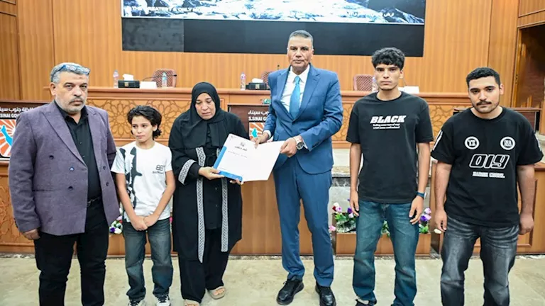 محافظ جنوب سيناء يكرم أسرة رئيس مدينة طابا الراحل