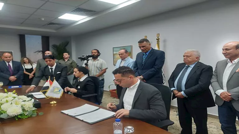 محافظ جنوب سيناء يوقع بروتوكولاً لتنمية المجتمع بالطاقة الشمسية | ضي النهار محافظ جنوب سيناء يوقع بروتوكولاً لتنمية المجتمع بالطاقة الشمسية