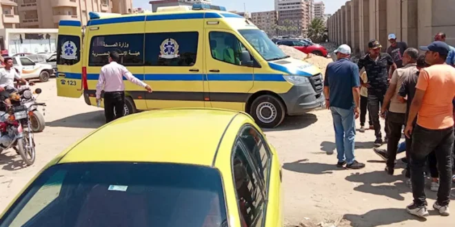"نباش قمامة" يصدم موظف حي ببورسعيد بتروسيكل ويفر هاربًا