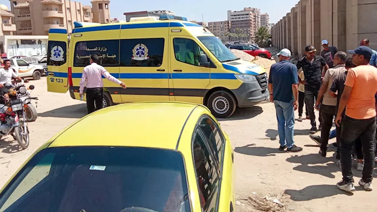"نباش قمامة" يصدم موظف حي ببورسعيد بتروسيكل ويفر هاربًا