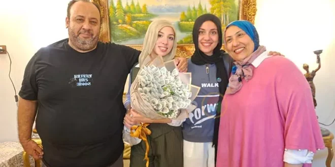 "هربت من ضغوط الثانوية".. "لميس" الأولى بالدبلوم الفني بالسويس تكشف سر