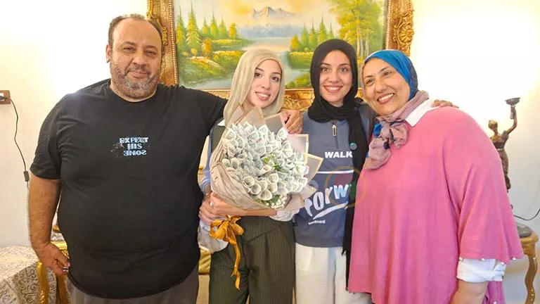 "هربت من ضغوط الثانوية".. "لميس" الأولى بالدبلوم الفني بالسويس تكشف سر