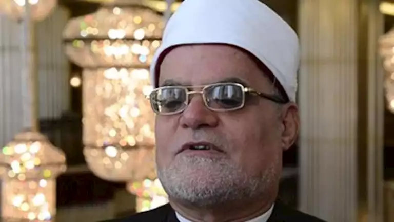 هل أكون آثمة شرعًا لو امتنعت عن فراش زوجي بسبب مرضه؟.. عالم أزهري يجيب