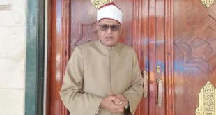 وكيل أوقاف الإسكندرية يطمئن على عامل مسجد تعرض للضرب