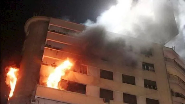 3 سيارات إطفاء.. السيطرة على حريق شقة سكنية بالطالبية