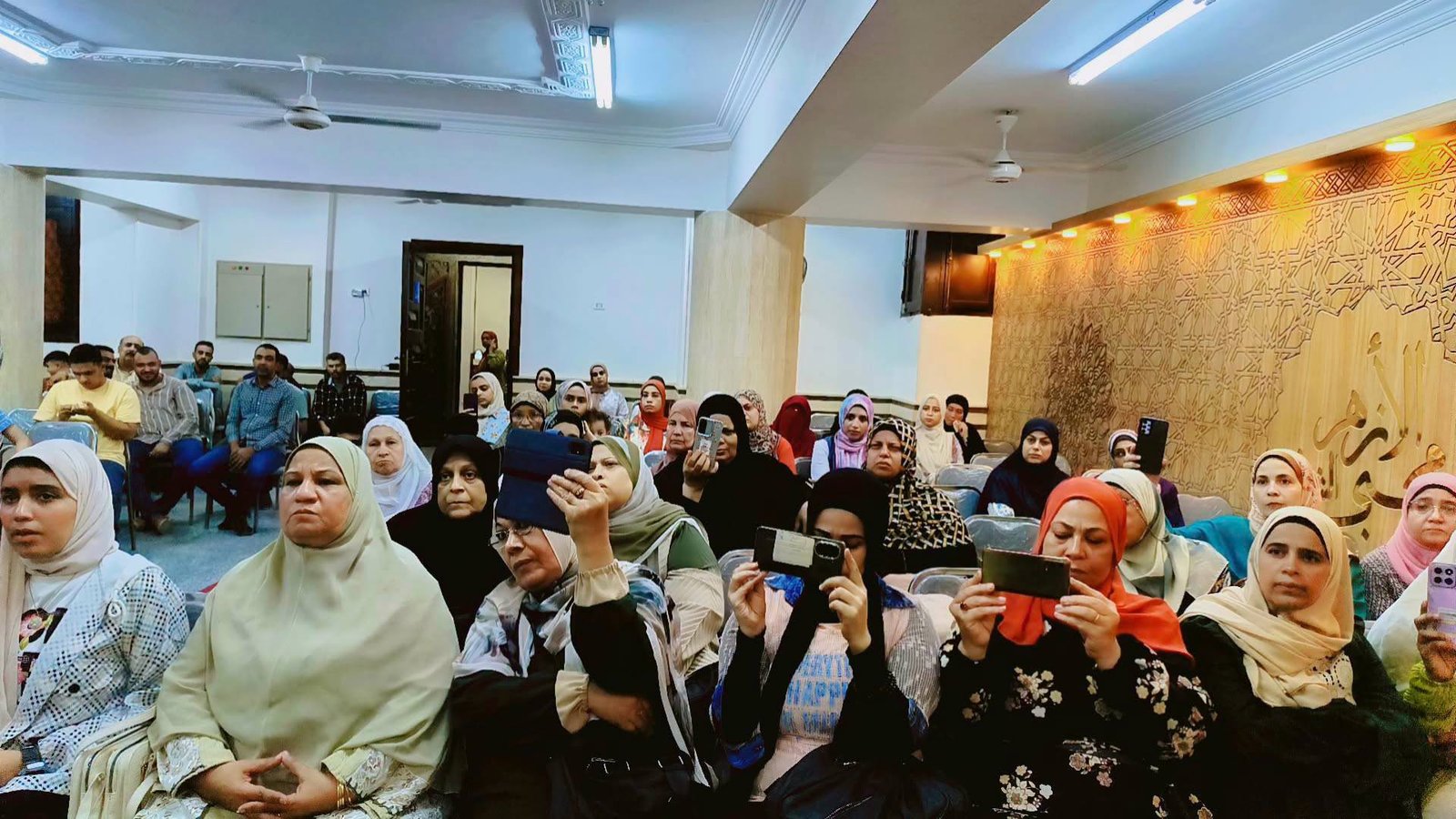 تمهيدًا للسفر للأراضي المقدسة.. معتمرو "أيتاس للسياحة والسفر" يستلمون تأشيرات العمرة | ضي النهار 774407399 1399551128800533 6415721982611645047 n
