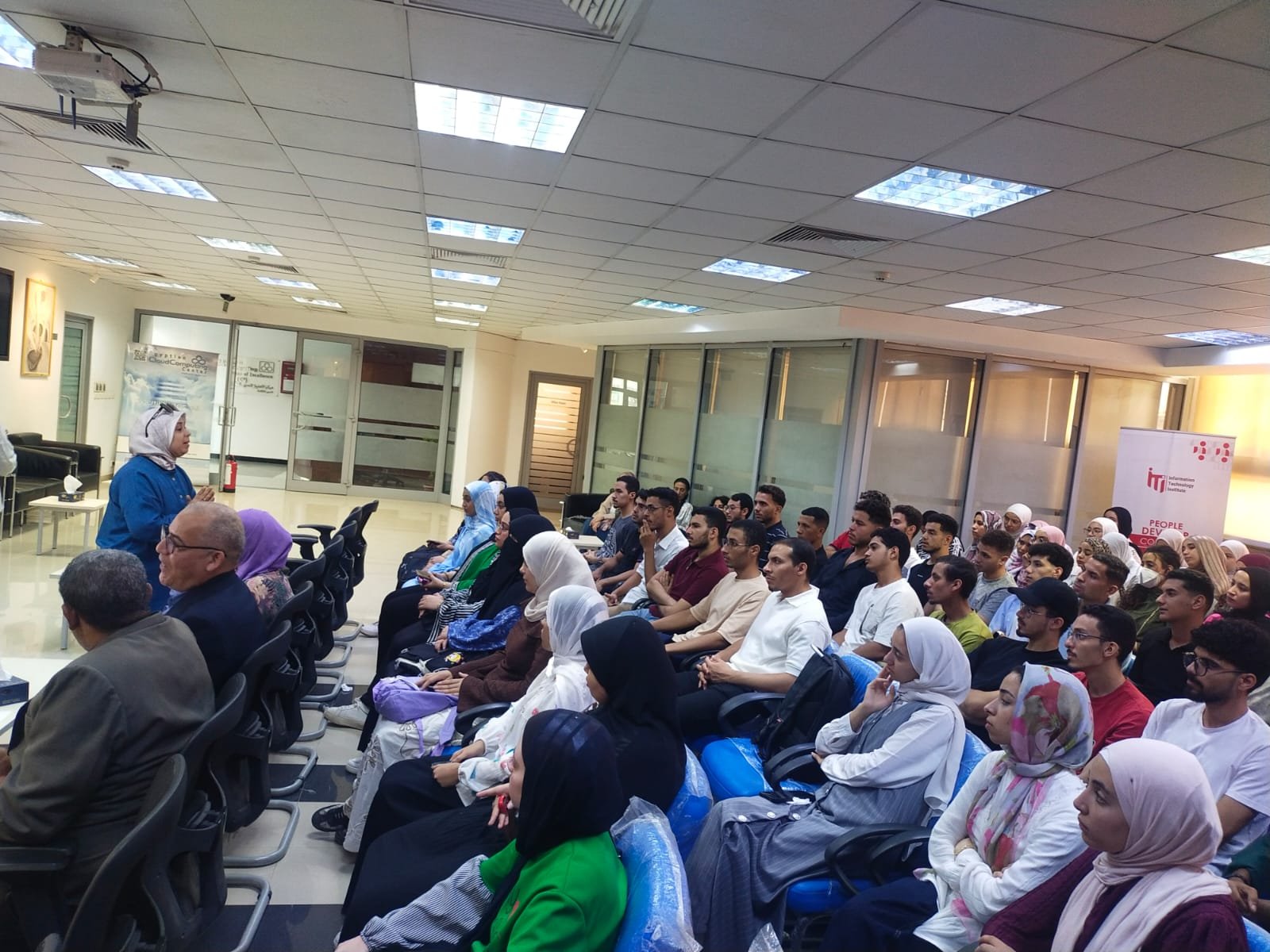 صور.. بالتعاون مع معهد تكنولوجيا المعلومات.. "إعلام أسيوط" ينظم لقاءً حول «القيادة الاستراتيجية الأكتاجون ورؤية مصر للمستقبل» | ضي النهار WhatsApp Image 2026 08 26 at 2.09.50 PM 1