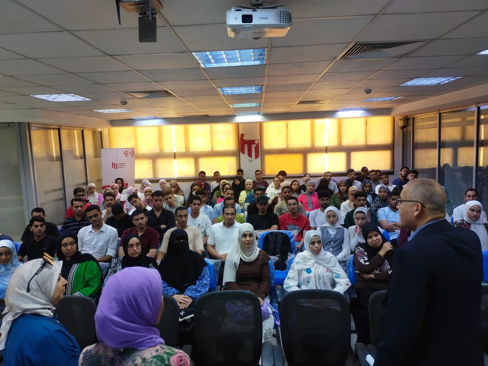 صور.. بالتعاون مع معهد تكنولوجيا المعلومات.. "إعلام أسيوط" ينظم لقاءً حول «القيادة الاستراتيجية الأكتاجون ورؤية مصر للمستقبل» | ضي النهار WhatsApp Image 2026 08 26 at 2.09.52 PM 1