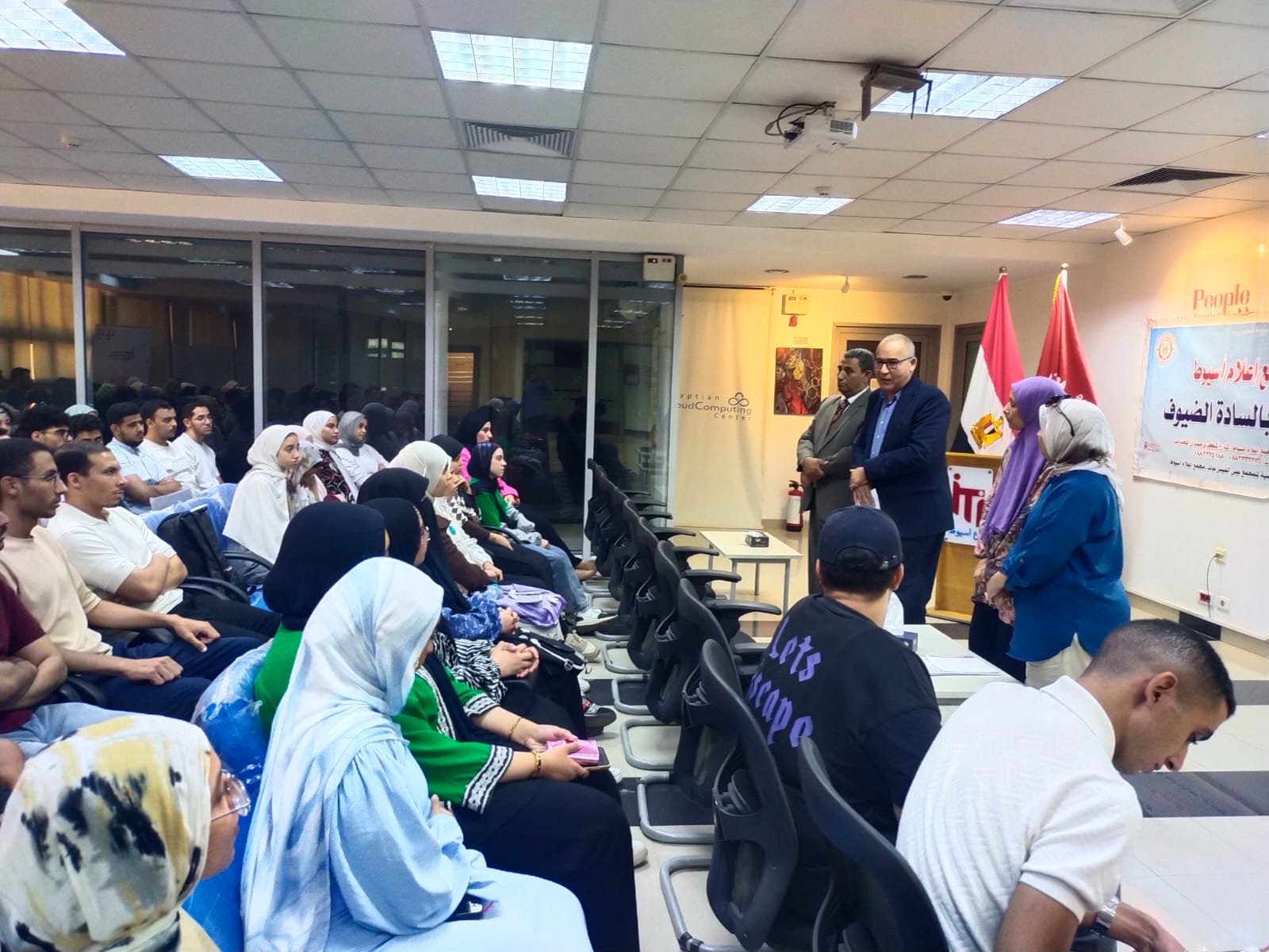 صور.. بالتعاون مع معهد تكنولوجيا المعلومات.. "إعلام أسيوط" ينظم لقاءً حول «القيادة الاستراتيجية الأكتاجون ورؤية مصر للمستقبل» | ضي النهار WhatsApp Image 2026 08 26 at 2.09.54 PM