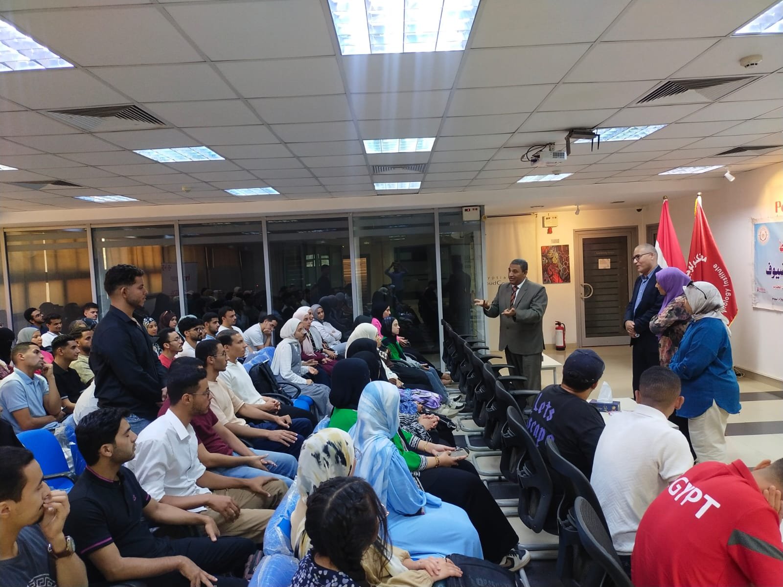صور.. بالتعاون مع معهد تكنولوجيا المعلومات.. "إعلام أسيوط" ينظم لقاءً حول «القيادة الاستراتيجية الأكتاجون ورؤية مصر للمستقبل» | ضي النهار WhatsApp Image 2026 08 26 at 2.09.58 PM 1