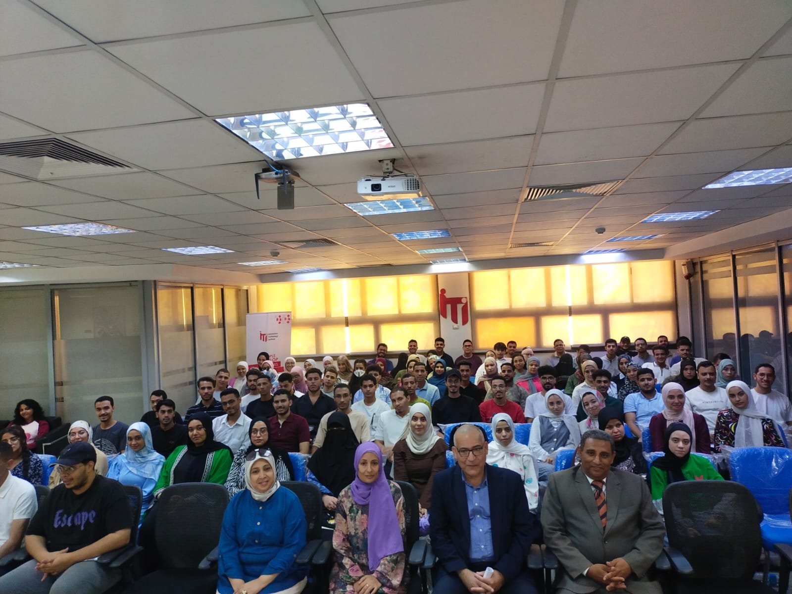صور.. بالتعاون مع معهد تكنولوجيا المعلومات.. "إعلام أسيوط" ينظم لقاءً حول «القيادة الاستراتيجية الأكتاجون ورؤية مصر للمستقبل» | ضي النهار WhatsApp Image 2026 08 26 at 2.09.58 PM